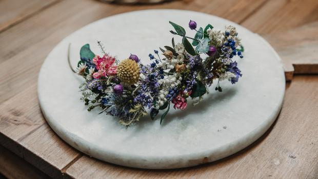 Artesanía de coronas y tocados en Sevilla: Marucca y sus piezas únicas