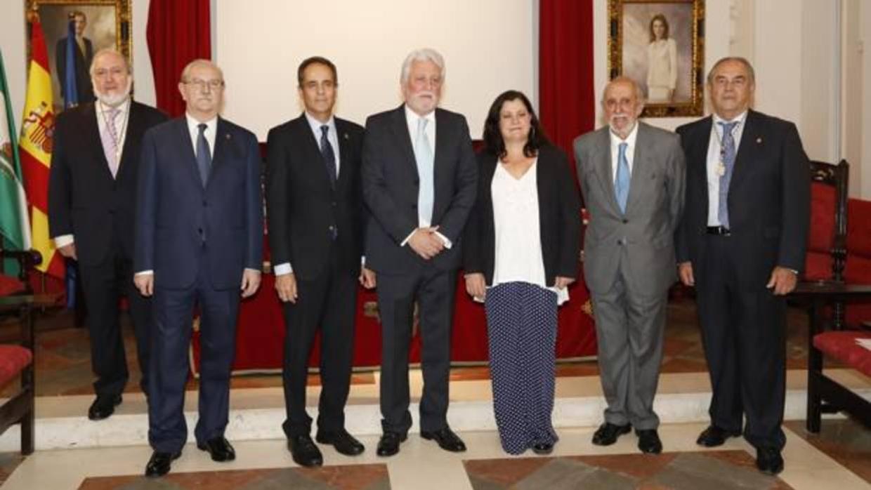 Participantes en la mesa redonda celebrada este martes