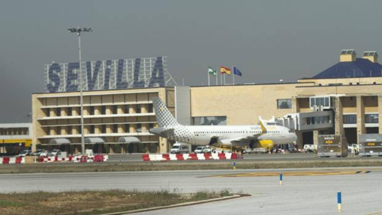 Pista y edificio terminal del aeropuerto de San Pablo
