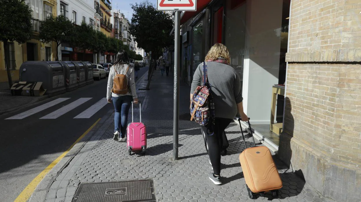 Dos turistas por Sevilla