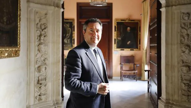 El alcalde de Sevilla, Juan Espadas, rescata 16 millones de euros del presupuesto de 2017 para inversiones