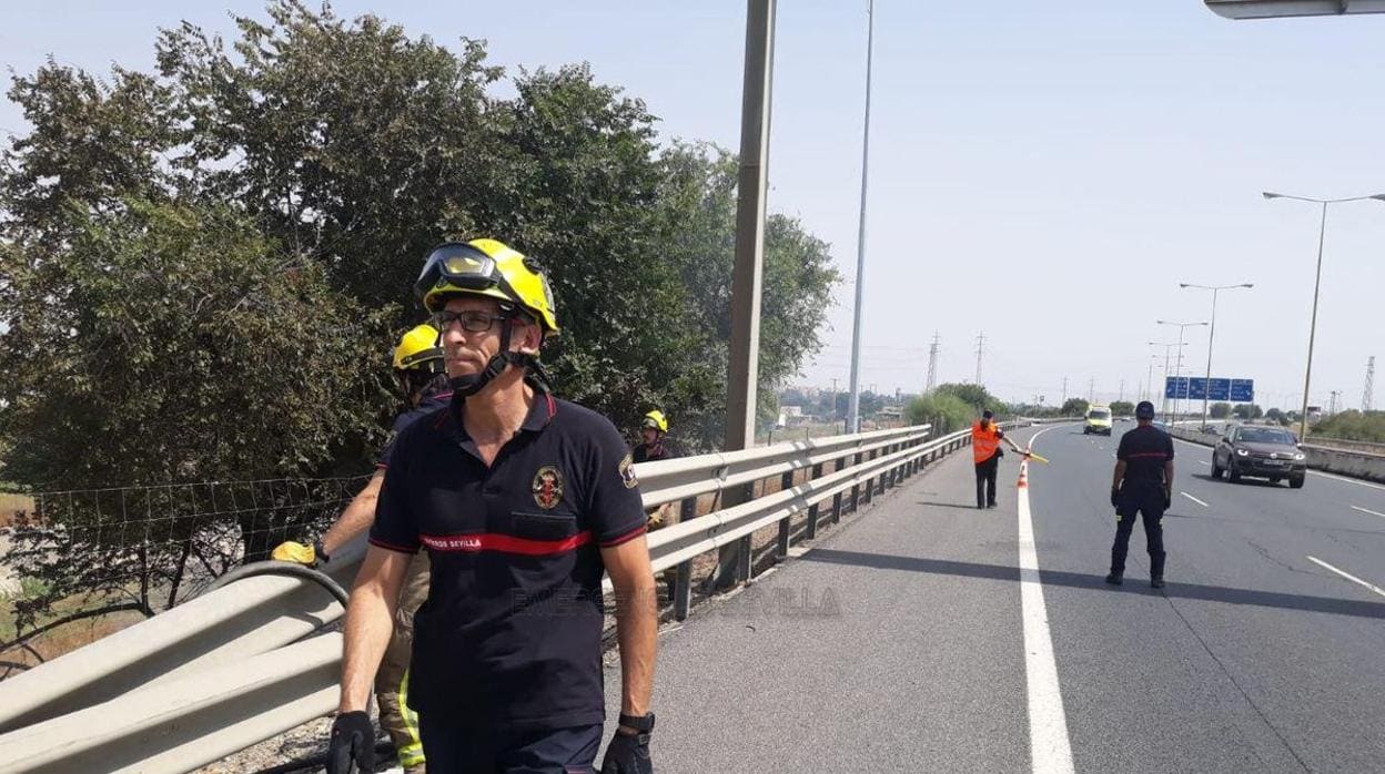 Los servicios de emergencias están viviendo un día intenso de trabajo en Sevilla