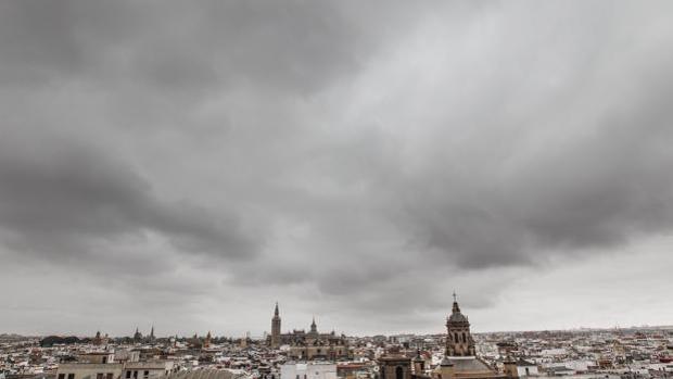 El tiempo en Sevilla: cielos nubosos y con posibilidad de chubascos ocasionales