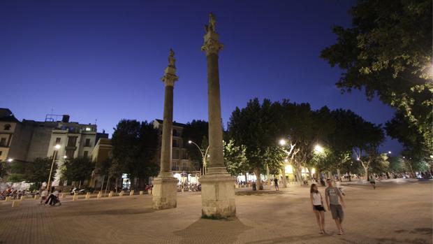 Agrede, insulta y amenaza a su novia en plena Alameda de Hércules de Sevilla