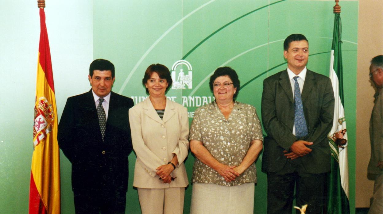 Carlos Toscano, a la izquierda junto a la entonces consejera de Justicia Carmen Hermosín