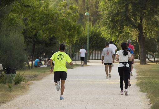 La red de caminos sirven de circuito para corredores y ciclistas