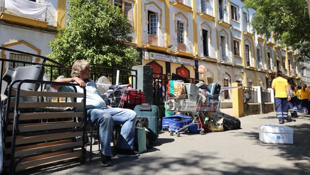 Desalojan un edificio de la Macarena porque sus okupas robaron los puntales que lo sostenían