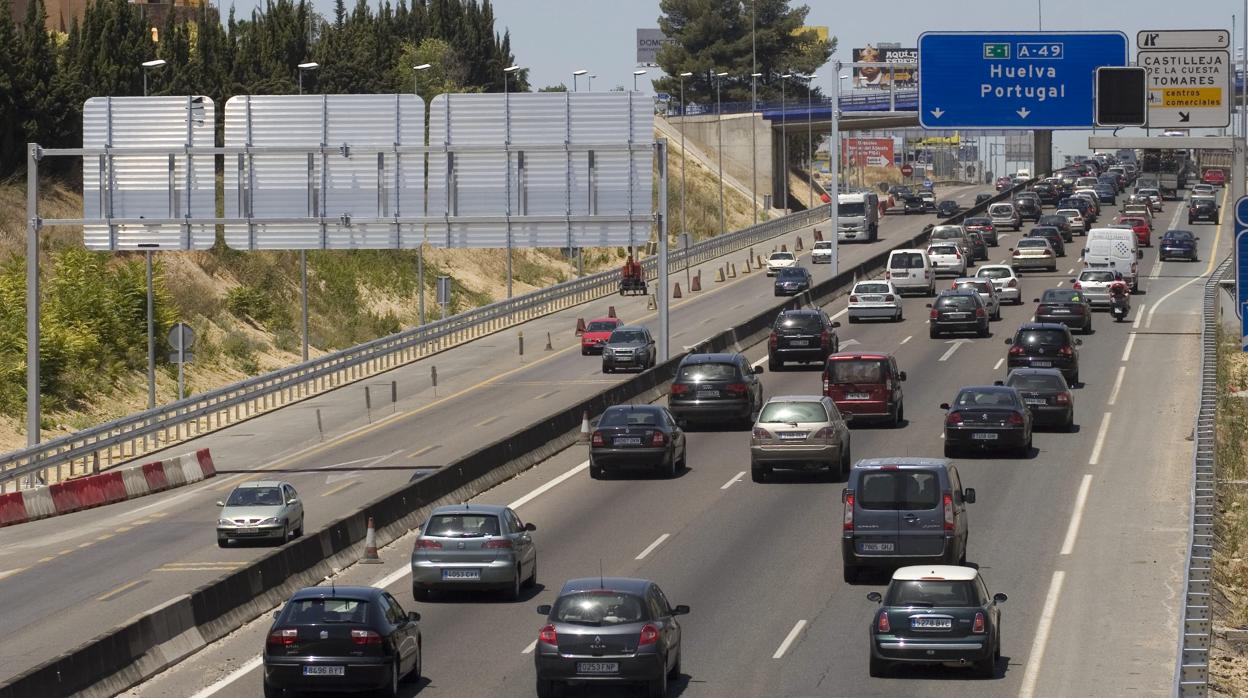 Retenciones en la A-49 dirección Huelva (Foto de archivo)