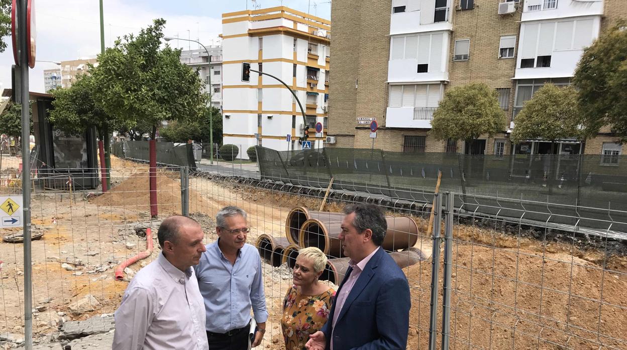 El alcalde en la visita a las obras