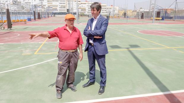 Terminan las obras de refuerzo de 18 torres de iluminación del Centro Deportivo Hytasa