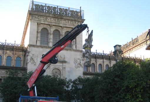 La Plaza de América de Sevilla recupera cuatro de estas míticas esculturas con más de un siglo de historia