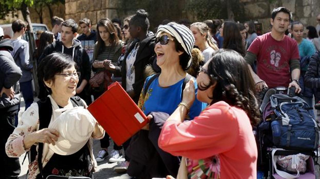 Turistas en el centro de Sevilla