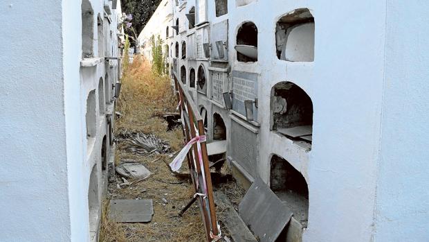 Hasta 600 osarios y 4.300 nichos en mal estado en el cementerio de San Fernando de Sevilla