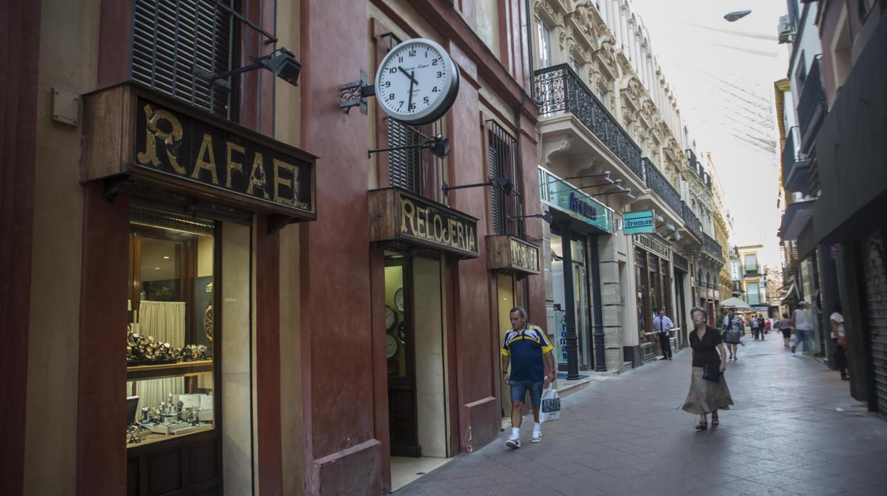 Las tiendas de Sevilla que se crisis, internet y la de relevo