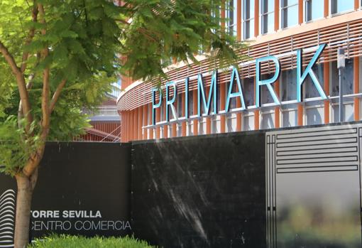 La imagen de la firma irlandesa Primark en Torre Sevilla