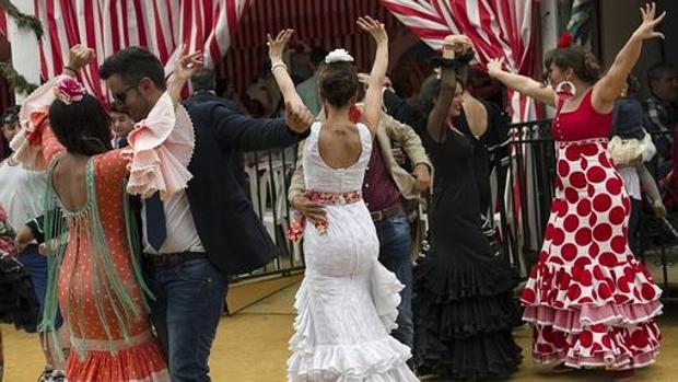 «Improcedente» el despido de un conductor de baja por depresión sorprendido bailando en la feria