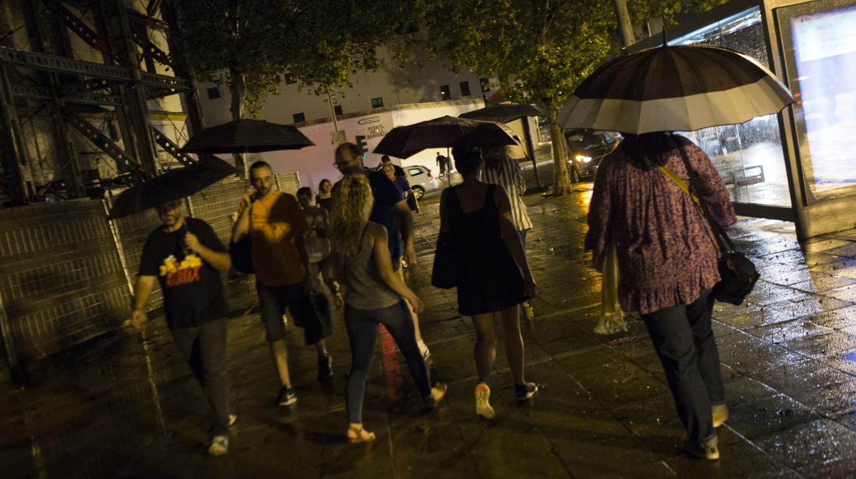 Los sevillanos se vieron sorprendidos por la tromba de agua