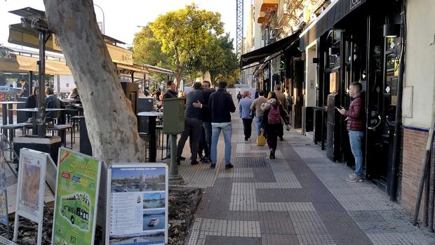 El Ayuntamiento de Sevilla mantiene su reducción de veladores en el paseo de Colón