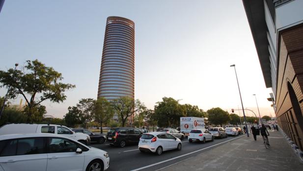 El tráfico no se resiente durante el estreno del centro comercial Torre Sevilla