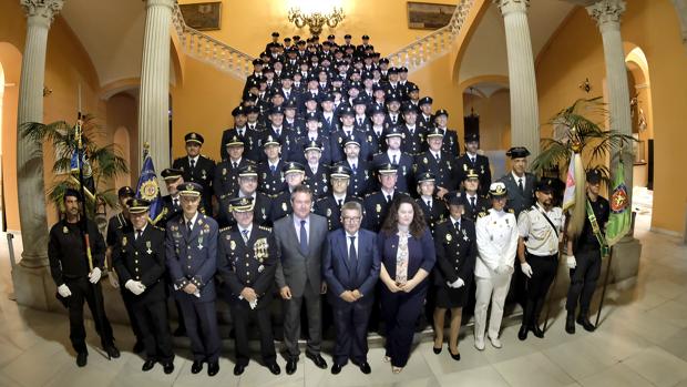 La Policía Nacional lleva al corazón de Sevilla la festividad de los Ángeles Custodios