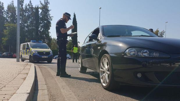 Detenido un atracador por asaltar a conductores en la SE-30 a punta de pistola