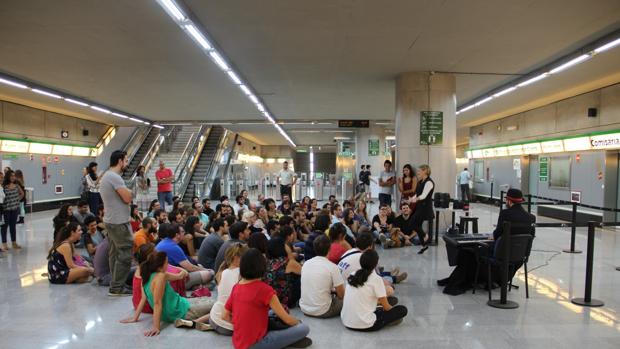 Metro pondrá más trenes y ampliará horarios por la Noche en Blanco y la Carrera de la Mujer Sevilla 2018