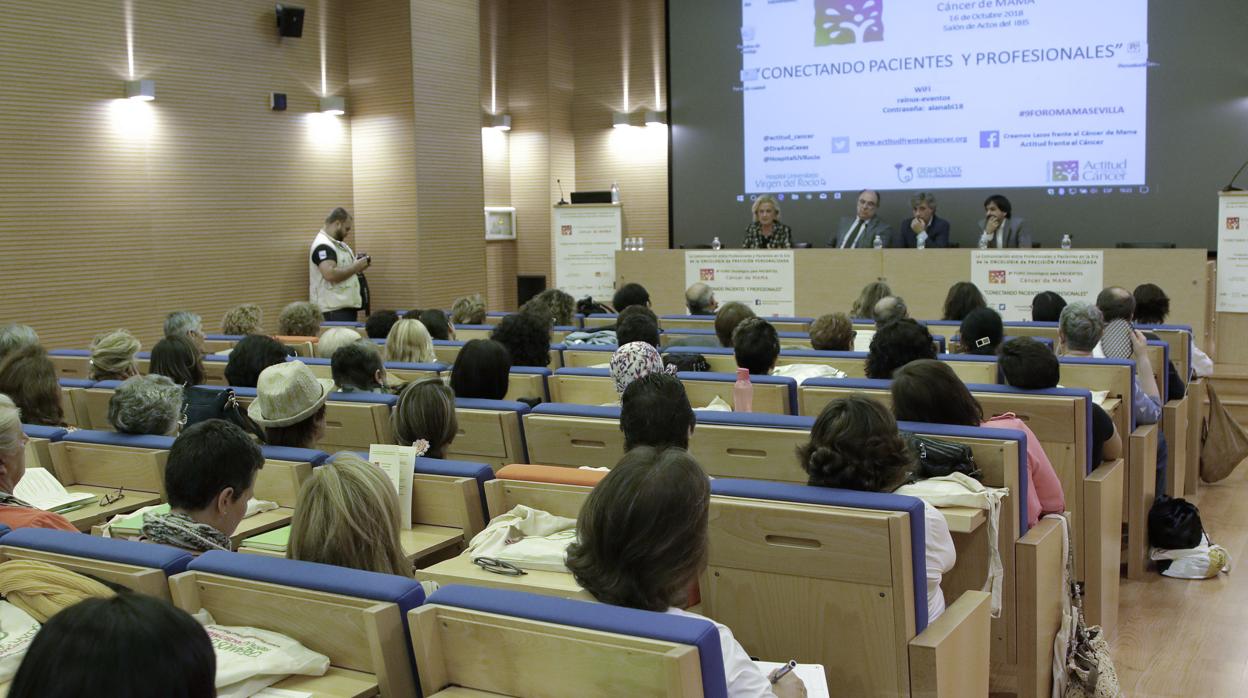 Inauguración ayer del foro de pacientes en el Ibis del Virgen del Rocío de Sevilla