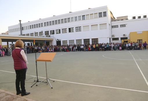 Concentración en el colegio del hijo de Fátima