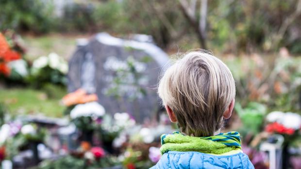 ¿Que le digo a un niño si me pregunta por qué vamos al cementerio?