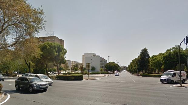 Una madre busca al motorista que ayudó a salvar la vida de su bebé abriendo el tráfico en Sevilla