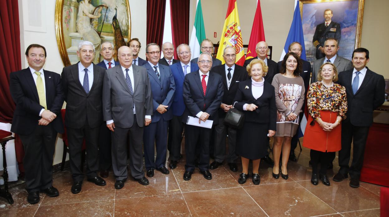 Foto de familia de la entrega de los premios del foro Justicia y Defensa Nacional