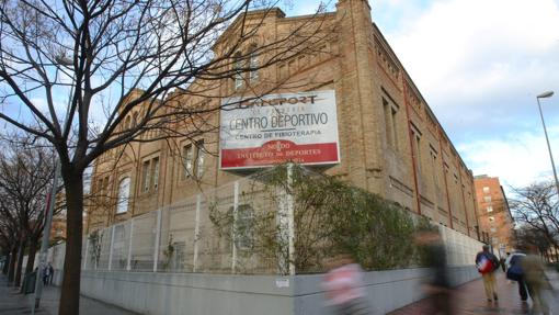 Edificio principal de la Catalana de Gas, hoy gimnasio