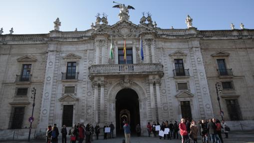 Portada del Rectorado, en la antigua Fábrica de Tabacos