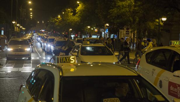Unión Sevillana del Taxi pide reuniones con el Ayuntamiento para abordar el conflicto