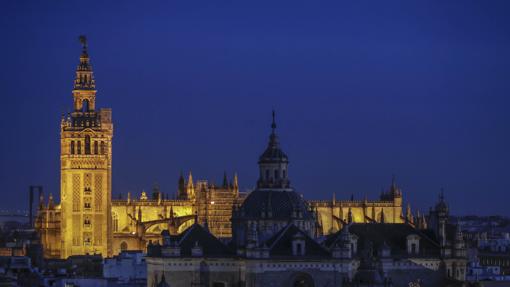 Sevilla nocturna. Visas de la giralda