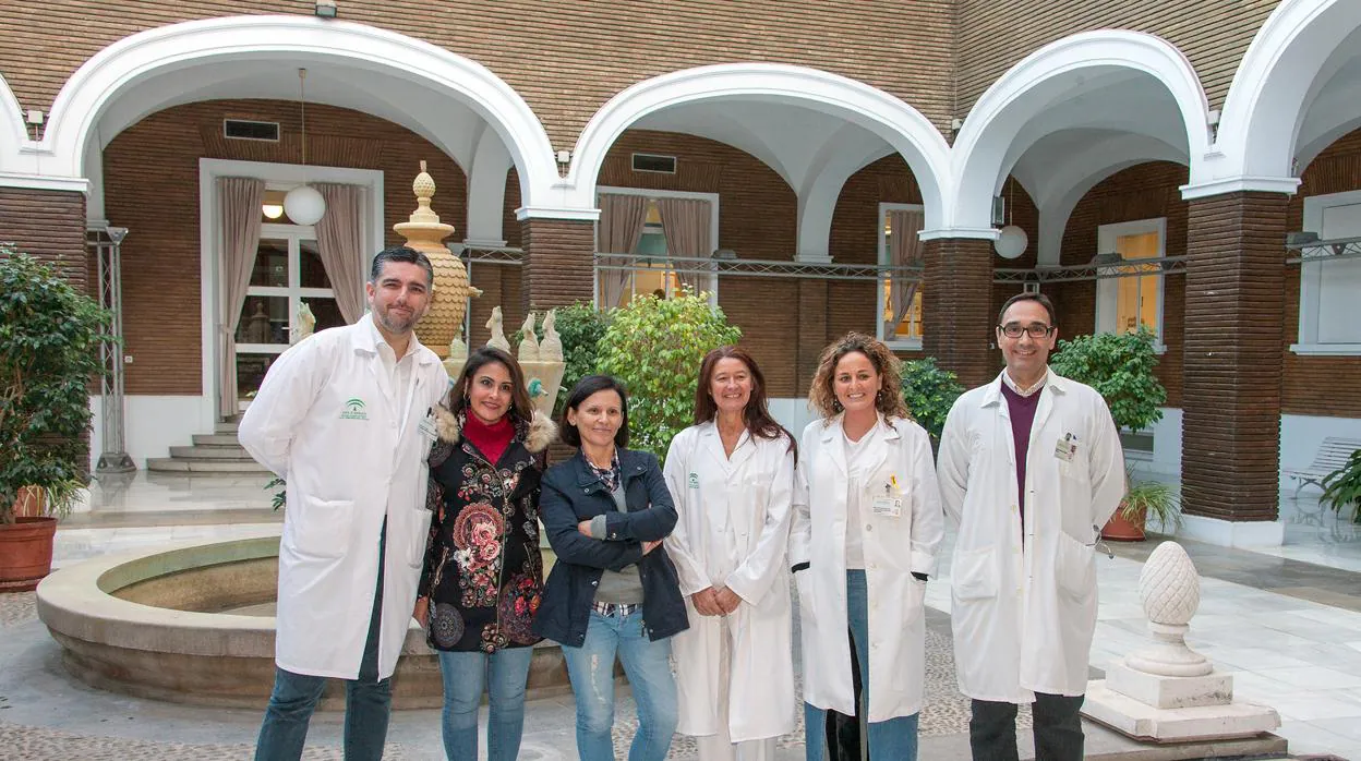 Equipo de profesionales que atendió a Antonia y Silvia, tía y sobrina respectivamente, que ha sido la donación viva de riñón número 200 que ha hecho el hospital