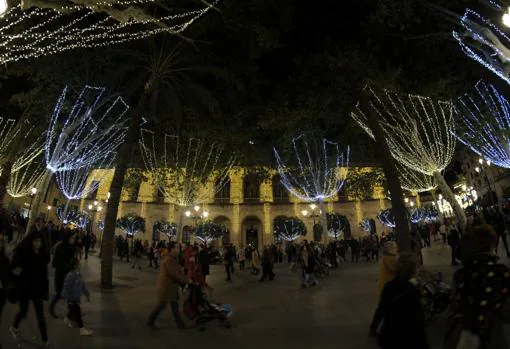 Luces navideñas por Plaza Nueva
