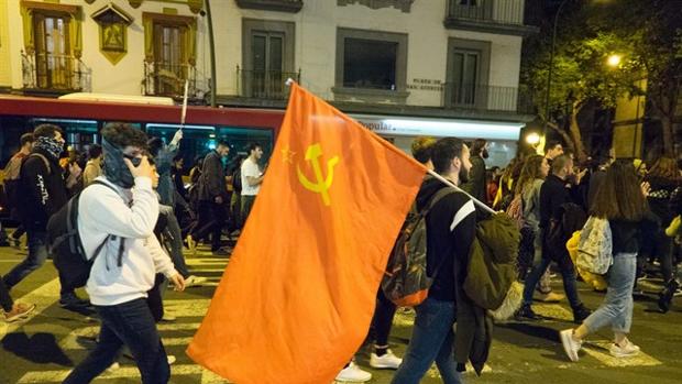 Largas retenciones en la Macarena por la protesta contra «el patriarcado fascista y racista»