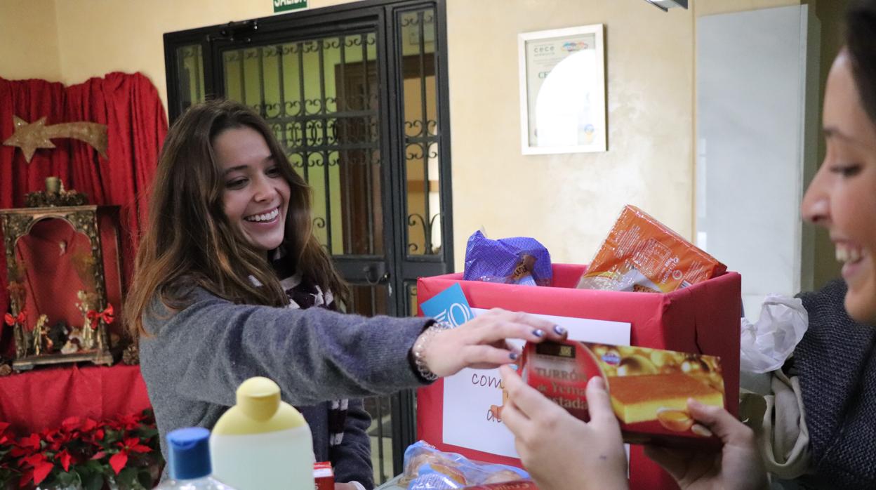 Recogida, preparación y entrega de alimentos y regalos navideños