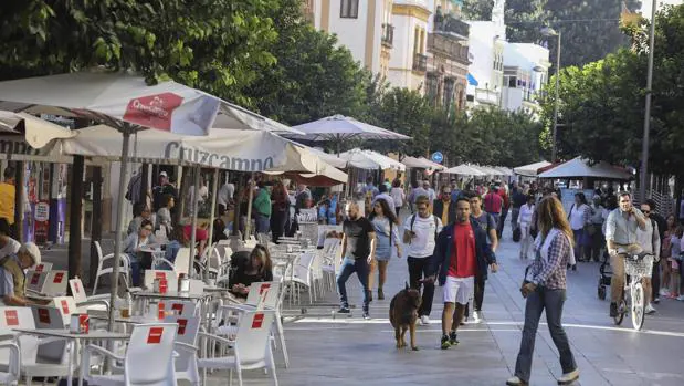 El centro comercial de Torre Sevilla no podrá abrir los domingos