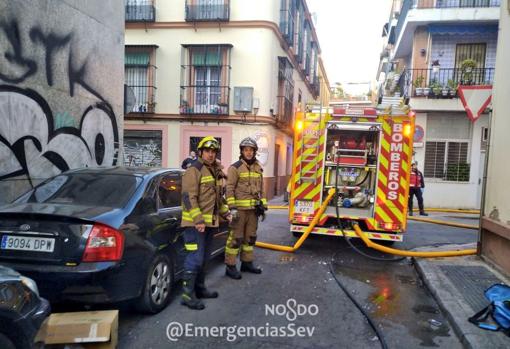 Efectivos de Bomberos, en el lugar del incendio