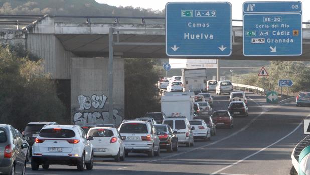 Colapso circulatorio en Sevilla por varios accidentes a las entradas y salidas de la ciudad