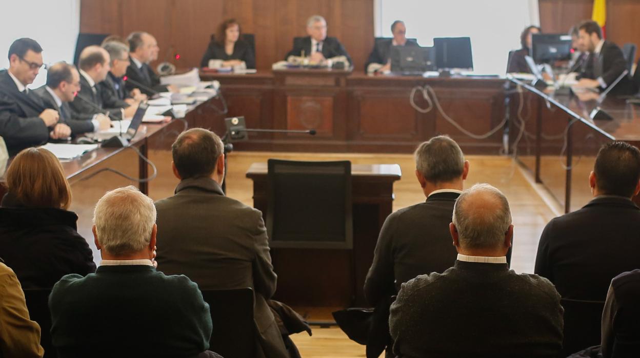 Inicio del juicio contra 14 personas por delito societario en Mercasevilla, en la Audiencia Provincial de Sevilla