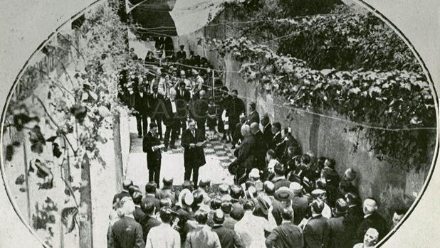 Homenaje a Washington Irving en el Callejón del agua de Sevilla