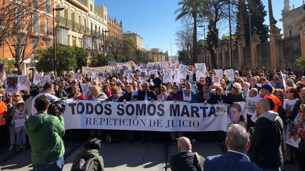 Miles de personas se echan a la calle en Sevilla para reclamar justicia para Marta del Castillo