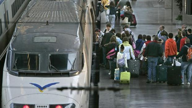 Una incidencia técnica provoca un retraso de más de una hora de un AVE de la línea Sevilla-Madrid