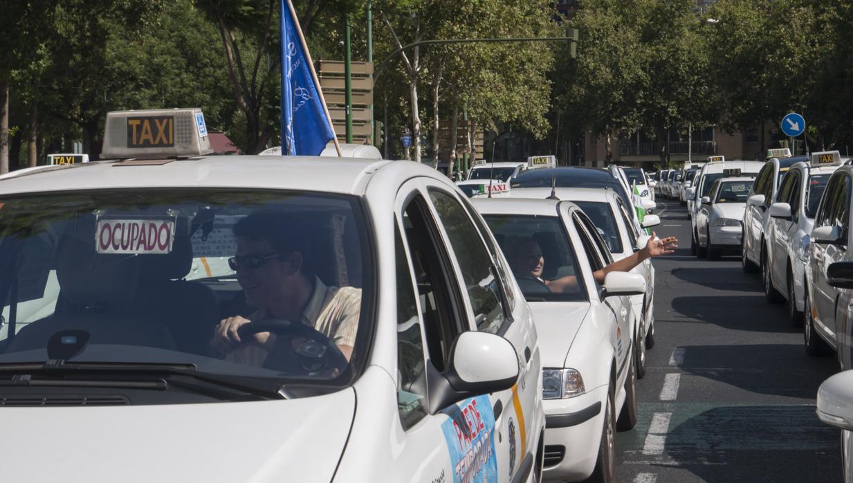 Concentración de taxistas en Sevilla