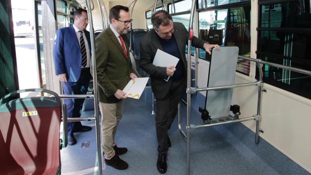 Sevilla ultima el contrato para instalar cámaras de vigilancia en el interior de sus autobuses municipales