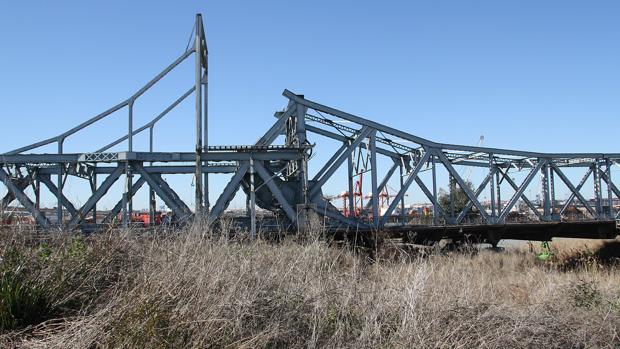 El Ayuntamiento desea ampliar el parque del Guadaíra hasta el río para sumarle el puente de Hierro