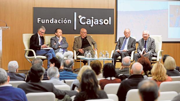 Fernando Jáuregui: «Hoy es un día para homenajear a los periodistas andaluces de la Transición»